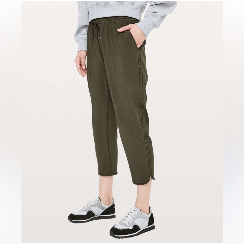 Lululemon Keep It Classic Crop Pants Athletic Size 8